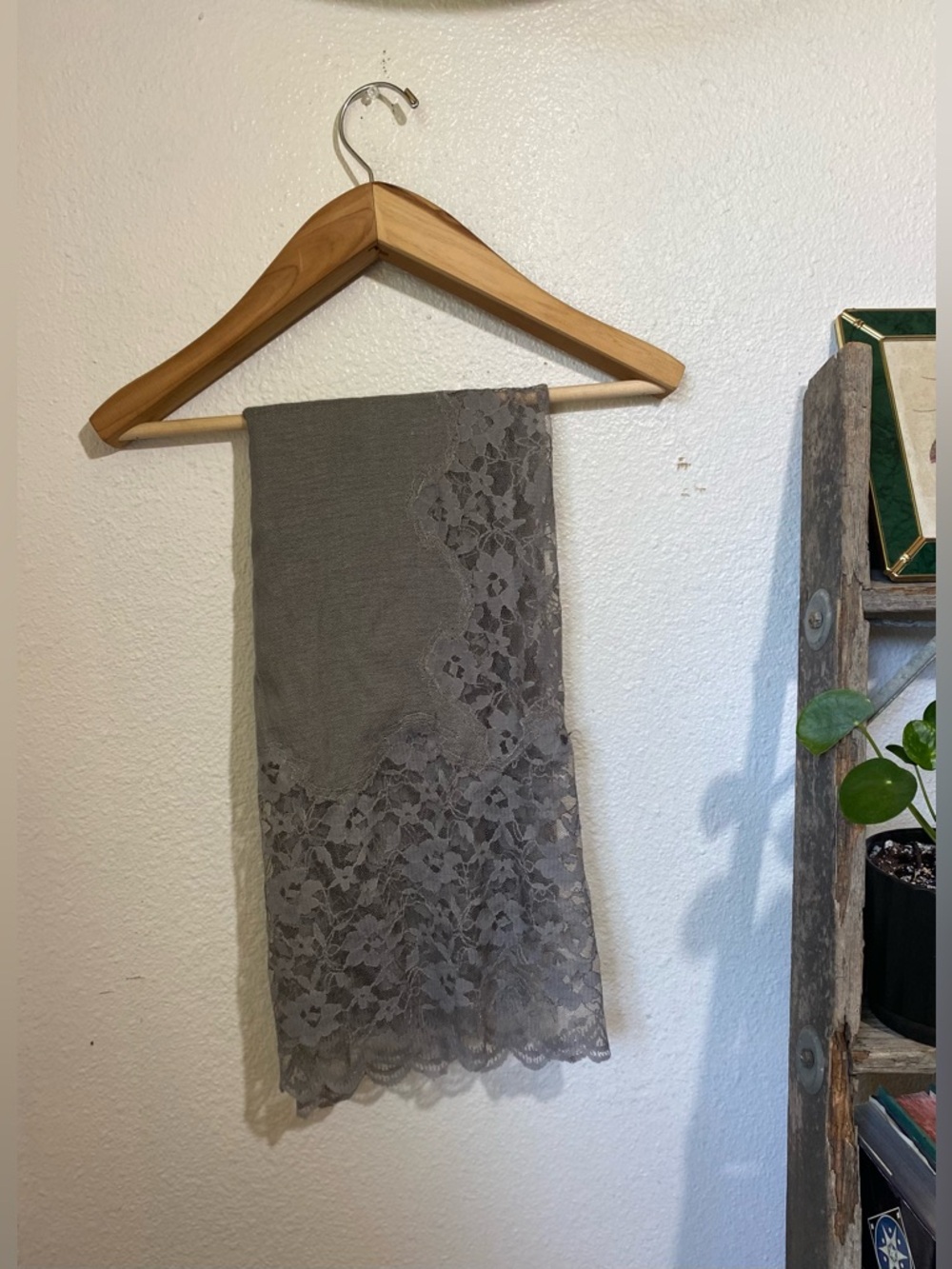 Romantic Grey Gauzy Floral Lace Scarf Shawl - Picture 3 of 6